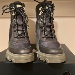 SOREL Women's Brex Heel (chunky)Lace dark moss/sage. Sold out color